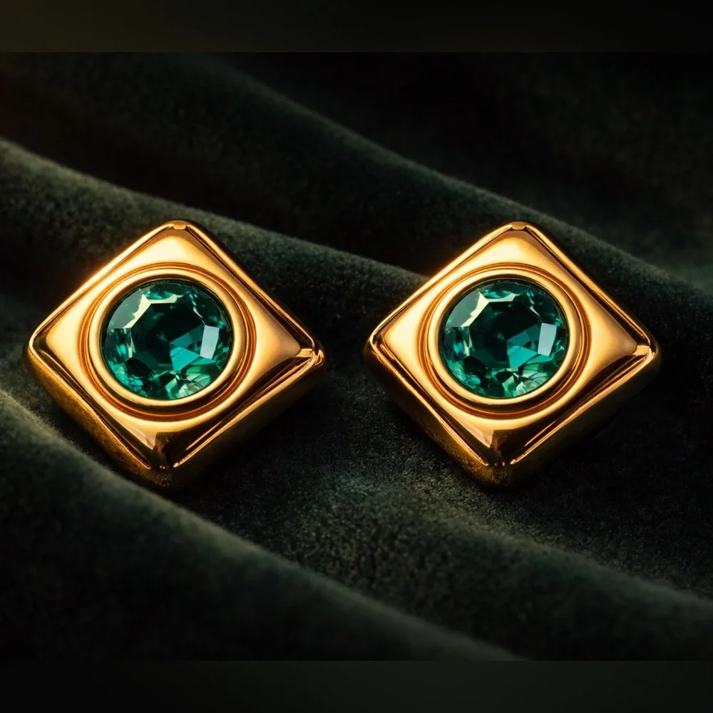 Vintage SAL Swarovski America Ltd Emerald Green Crystal Clip Earrings 1980s